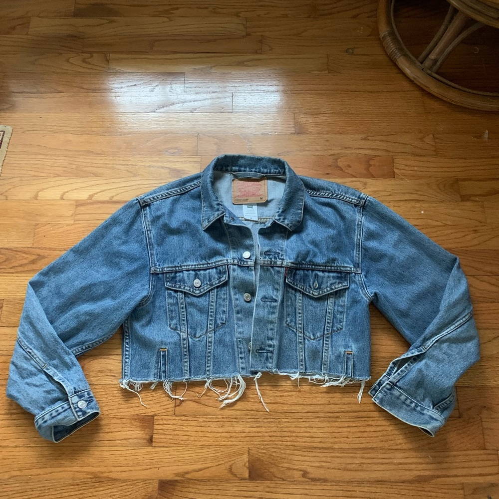 Levi’s cropped denim jacket